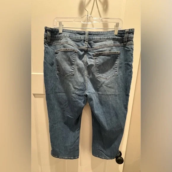 St. John's Bay Blue Cropped Women's Jeans - Picture 2 of 3